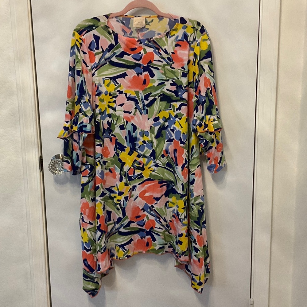 Ladies watercolor top Size XL